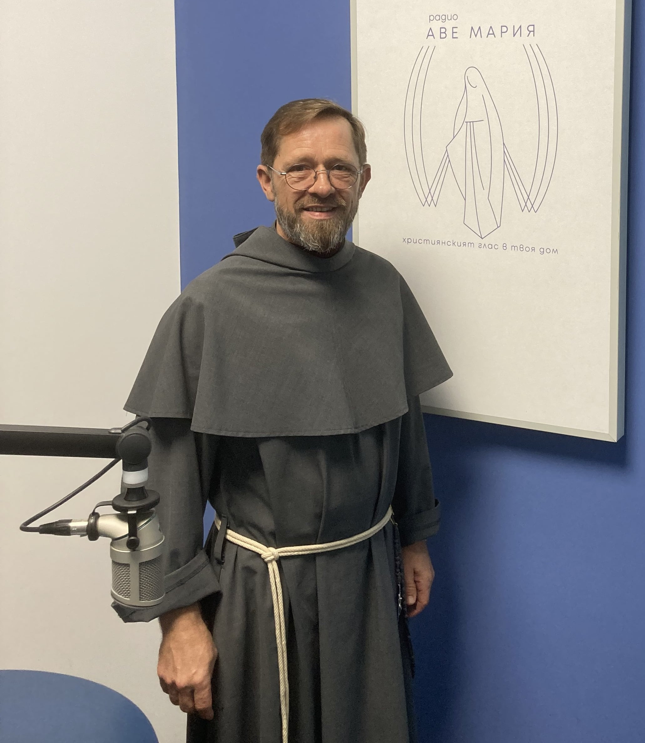 Padre Jaroslaw Bartkiewicz nello studio di Radio &laquo;Ave Maria&raquo;