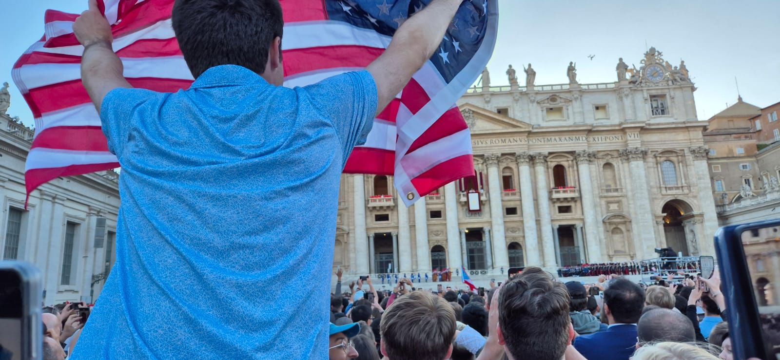 Fedeli americani saluto il nuovo Papa Leone XIV